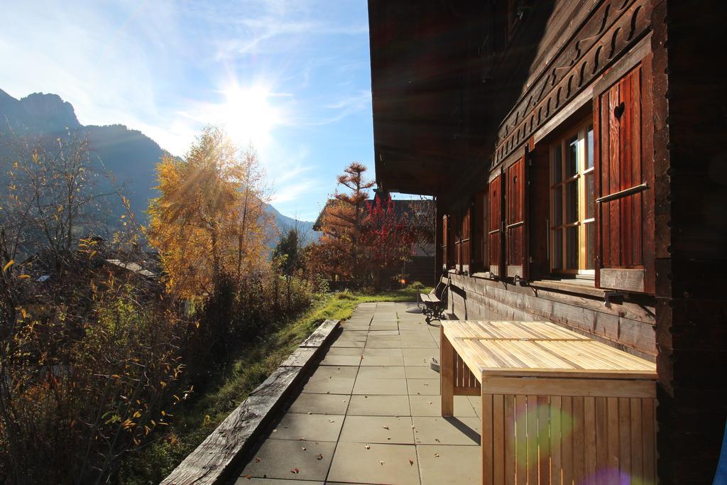 Les Jumelles Villa Gstaad Room photo